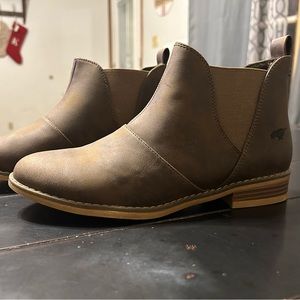 Rocket Dog slip on boots. Size 8.5